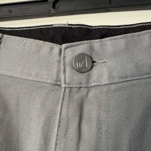 Volcom Men’s Vmonty Stretch Chino Shorts – Light Gray – Size 34 – NWT 🩳✨ - Picture 10 of 11